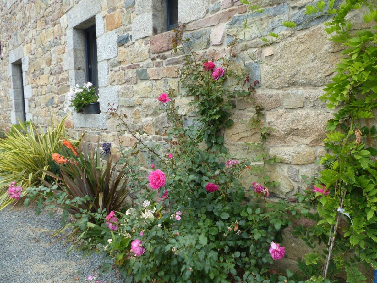 Bed and Breakfast L'esperluète Ploezal Esterno foto